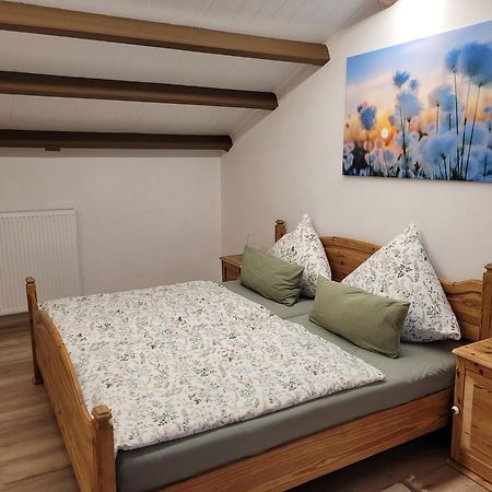 Ferienwohnung Wiesenhof Neuhof an der Zenn Luaran gambar